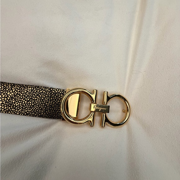 Salvatore Ferragamo Black and Gold Pebbled Belt - Picture 5 of 8